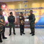 Danpos Gome Satgas Mobile 300 Siliwangi Dapat Penghargaan Dari Bupati Kabupaten Puncak di Ilaga Papua