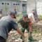 Babinsa Kodim 1505/Tidore, Bantu Pembuatan Fondasi Rumah Warga