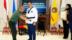 Dukung Kemajuan Taekwondo Indonesia, Dirut BMRI Dapat Sabuk Hitam DAN Kehormatan PBTI