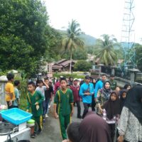 Babinsa Koramil 1008-01/Muara Uya Amankan Jalan Santai HUT Tabalong