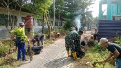 Bersama Babinsa dan Bhabinkamtibmas, Warga Mandingin Gelar Gotong Royong