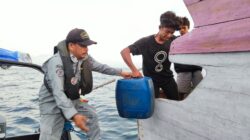 KN. Ular Laut-405 Bakamla RI Selamatkan Kapal Terombang Ambing di Laut Flores