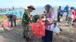 Bersatu Jaga Lingkungan, TNI-Polri dan DLH Bersihkan Pantai Sofifi