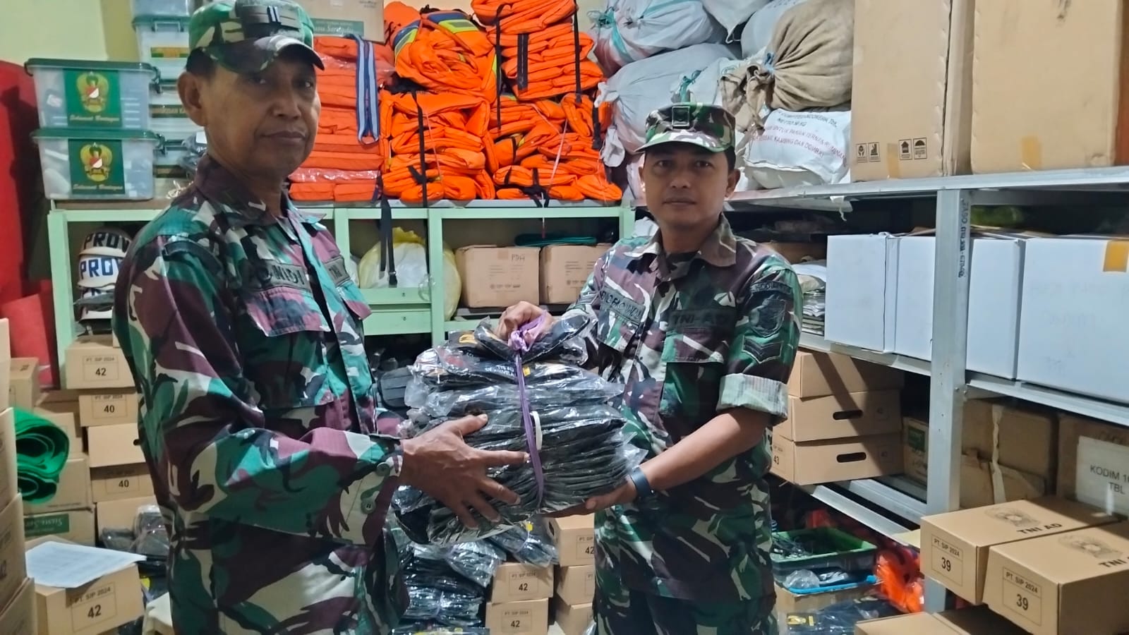 Pembagian Kaporlap TNI AD Kodim 1008/Tabalong untuk Tingkatkan Profesionalisme