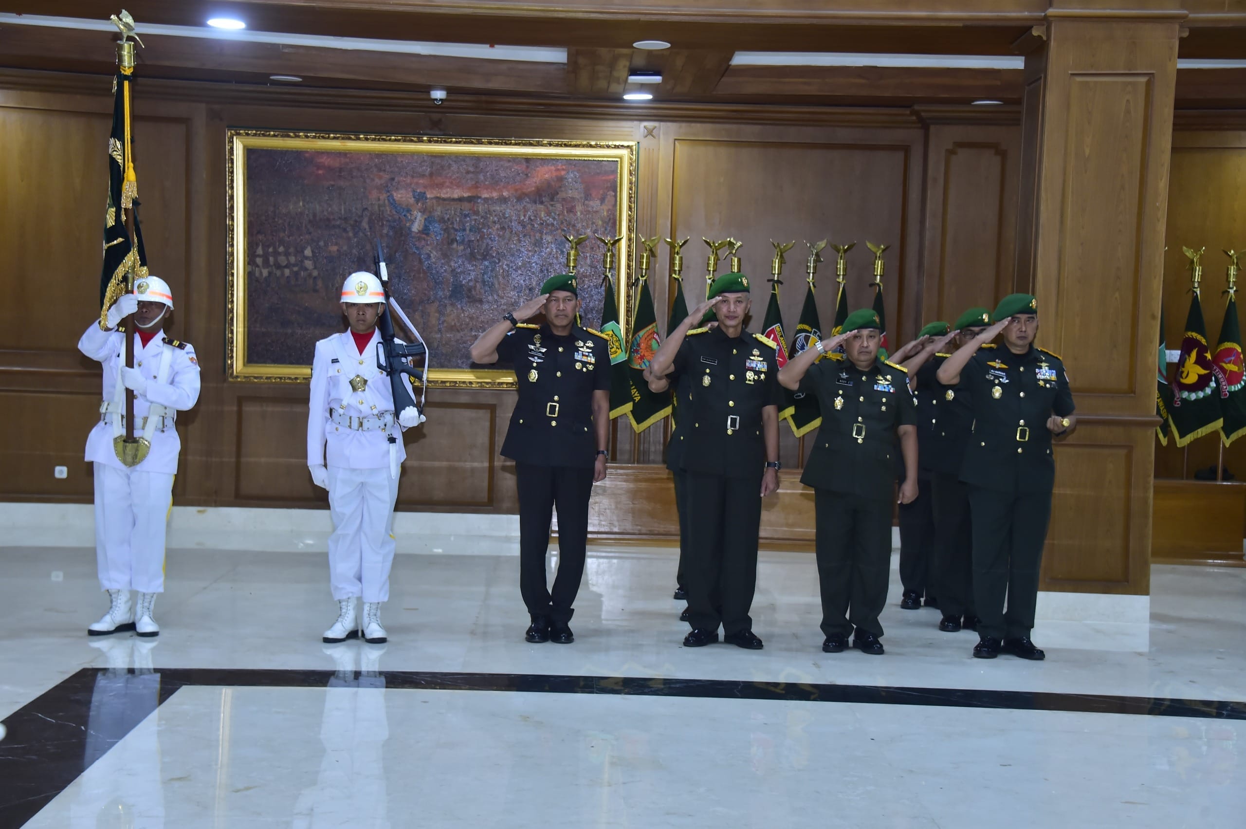 Serah Terima Jabatan dan Tradisi Warga, Akademi Militer