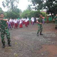 Kodim 1009/Tanah Laut Perkenalkan Metode Gasing untuk Pembelajaran Matematika Dasar di SD Negeri 5 Angsau