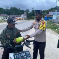 Polres Maybrat, dan Media Berbagi Takjil, Wujud Kepedulian di Bulan Ramadan