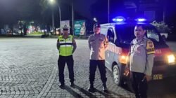 Cikupa, Tangerang – Piket Fungsi Polsek Cikupa yang dipimpin oleh Aipda Endang S melaksanakan patroli mobile di daerah rawan 3C (Curat, Curas, dan Curanmor) serta potensi tawuran. Kegiatan ini berlangsung di sekitar Bunderan 3 Citra Raya, Kecamatan Cikupa, Kabupaten Tangerang, pada Sabtu (15/03/2025) dini hari.