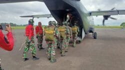 Peninjauan Danyontar Wreda dalam Latihan Penerjunan Taruna Akademi Militer