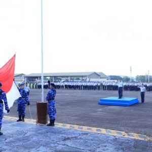 Pimpin Upacara Bendera Mingguan, Kadislog Lanud Sultan Hasanuddin Tekankan Pentingnya Disiplin Bagi Prajurit