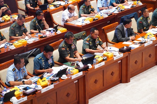 Dorong Kesejahteraan Prajurit, Menhan dan Panglima TNI Hadiri Rapat Kerja Bersama Komisi I DPR RI