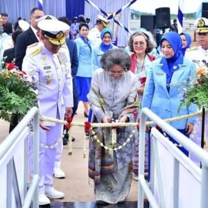 Tingkatkan Penggunaan Produk Dalam Negeri, Kasal Pimpin Delivery Ceremony KRI Bung Hatta-370 di Batam