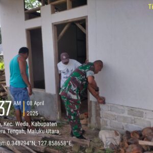 Rungankan Beban Warganya Babinsa Koramil 1512-01/Weda Desa Nurweda Bantu bangun rumah Rungankan Beban Warganya Babinsa Koramil 1512-01/Weda Desa Nurweda Bantu bangun rumah