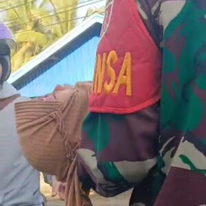 Babinsa Kopda Hidayat Selamatkan Cucu Korban Tabrakan di Sungai Rangas Babinsa Kopda Hidayat Selamatkan Cucu Korban Tabrakan di Sungai Rangas