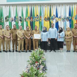 Dinilai Patuh Selenggarakan Pelayanan Publik, Kemendagri Terima Penghargaan dari Ombudsman RI