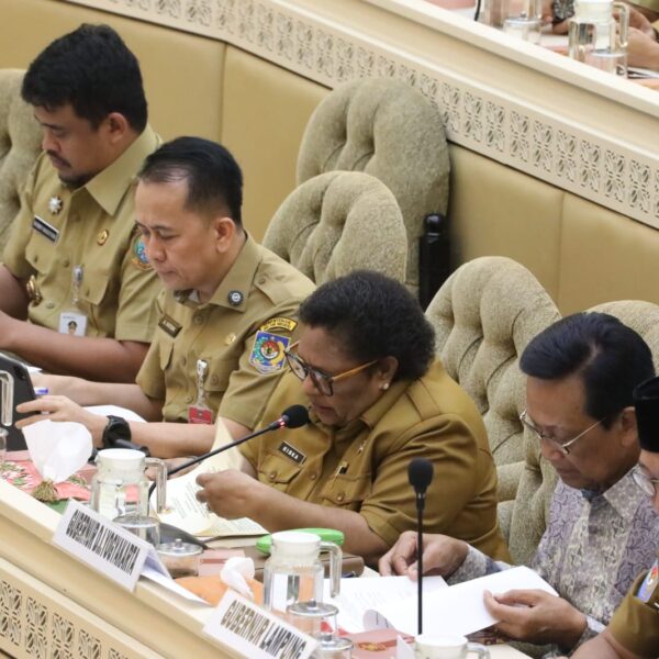 Rapat Bersama Komisi II DPR RI, Wamendagri Ribka Beberkan Peran BUMD Perkuat Kemandirian Fiskal Daerah