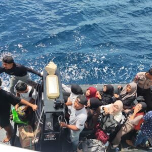 Bakamla RI Bantu Angkut Ratusan Warga dan Logistik Pulau Enggano ke Bengkulu