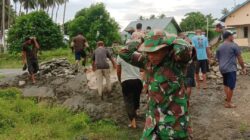 Gotong Royong Jadi Kunci, Babinsa Kodim 1505 Tidore dan Warga Bangun Pondasi Mihrab Masjid