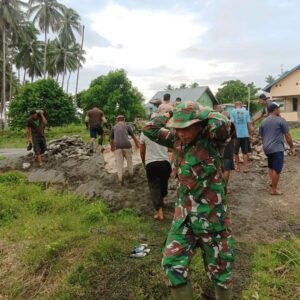 Gotong Royong Jadi Kunci, Babinsa Kodim 1505 Tidore dan Warga Bangun Pondasi Mihrab Masjid Gotong Royong Jadi Kunci, Babinsa Kodim 1505 Tidore dan Warga Bangun Pondasi Mihrab Masjid