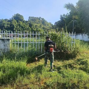 Jelang HUT Pasmar 3, Yonmarhanlan XIV Sorong Gelar Kerja Bakti Bersihkan Taman Makam Pahlawan Tri Jaya Sakti