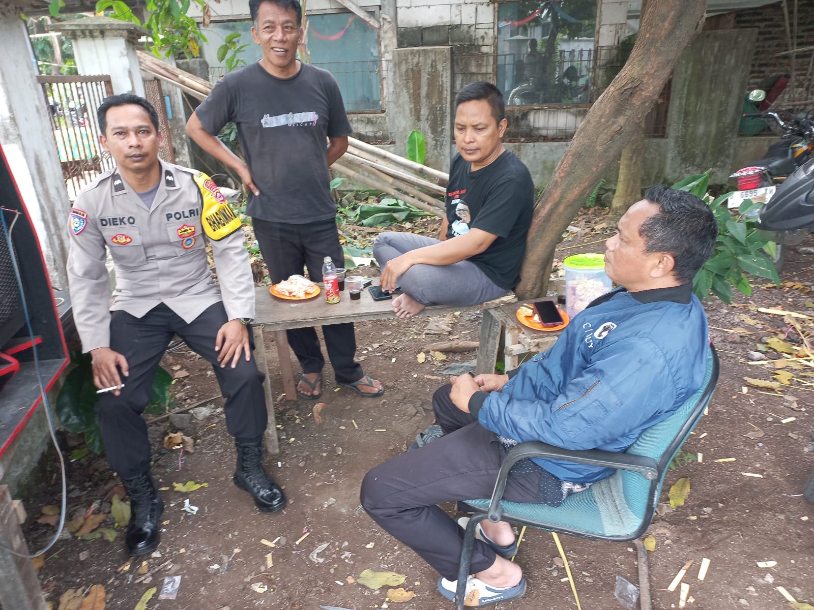 Polri Dekat dengan Warga, Aipda Dieko Kunjungi Ketua RT di Desa Pasir Gadung