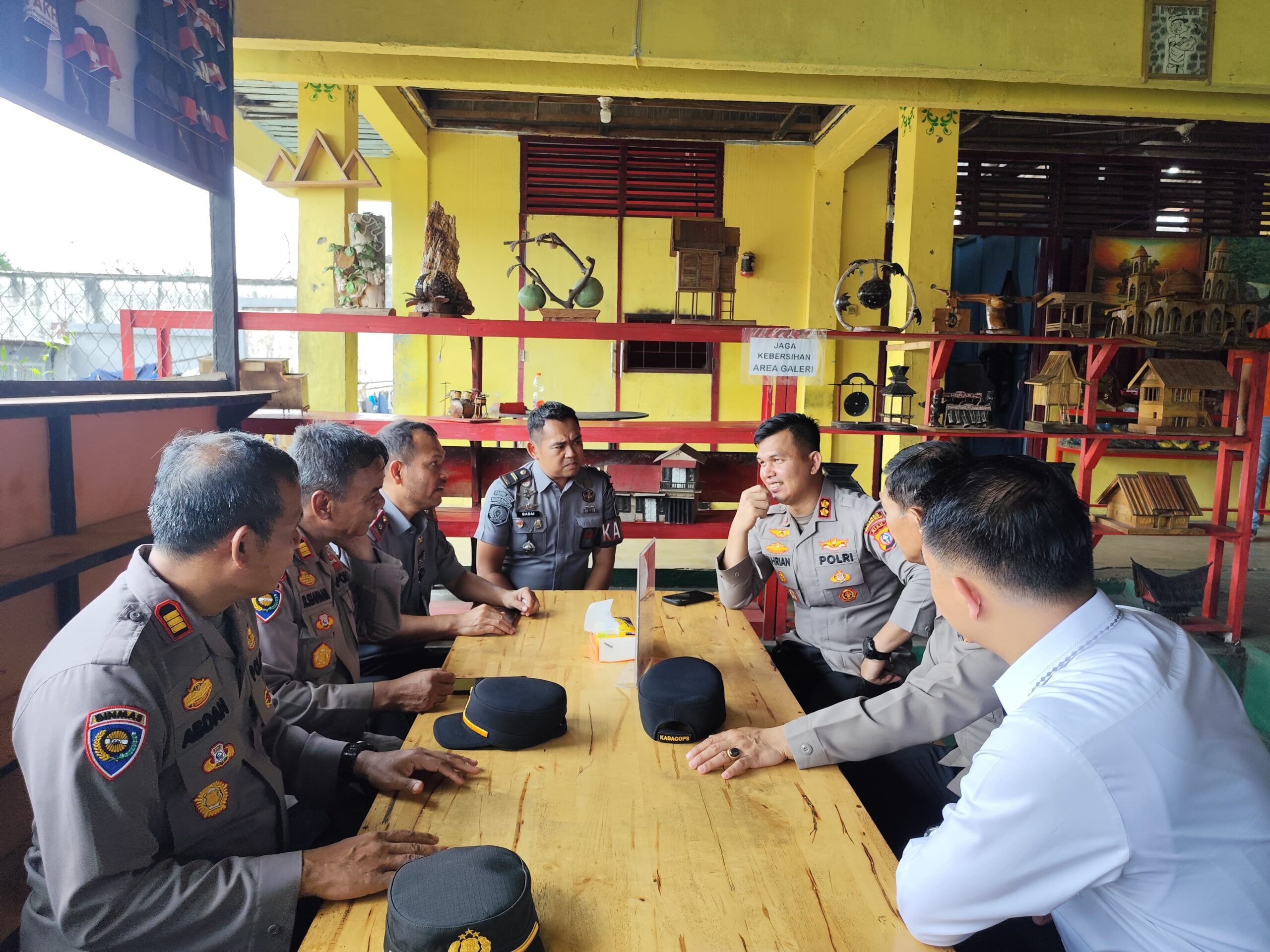 Bersama Pejabat Rutan Rengat, Kapolres Inhu Bersilahturahmi dan Memberikan Himbauan Khamtibmas