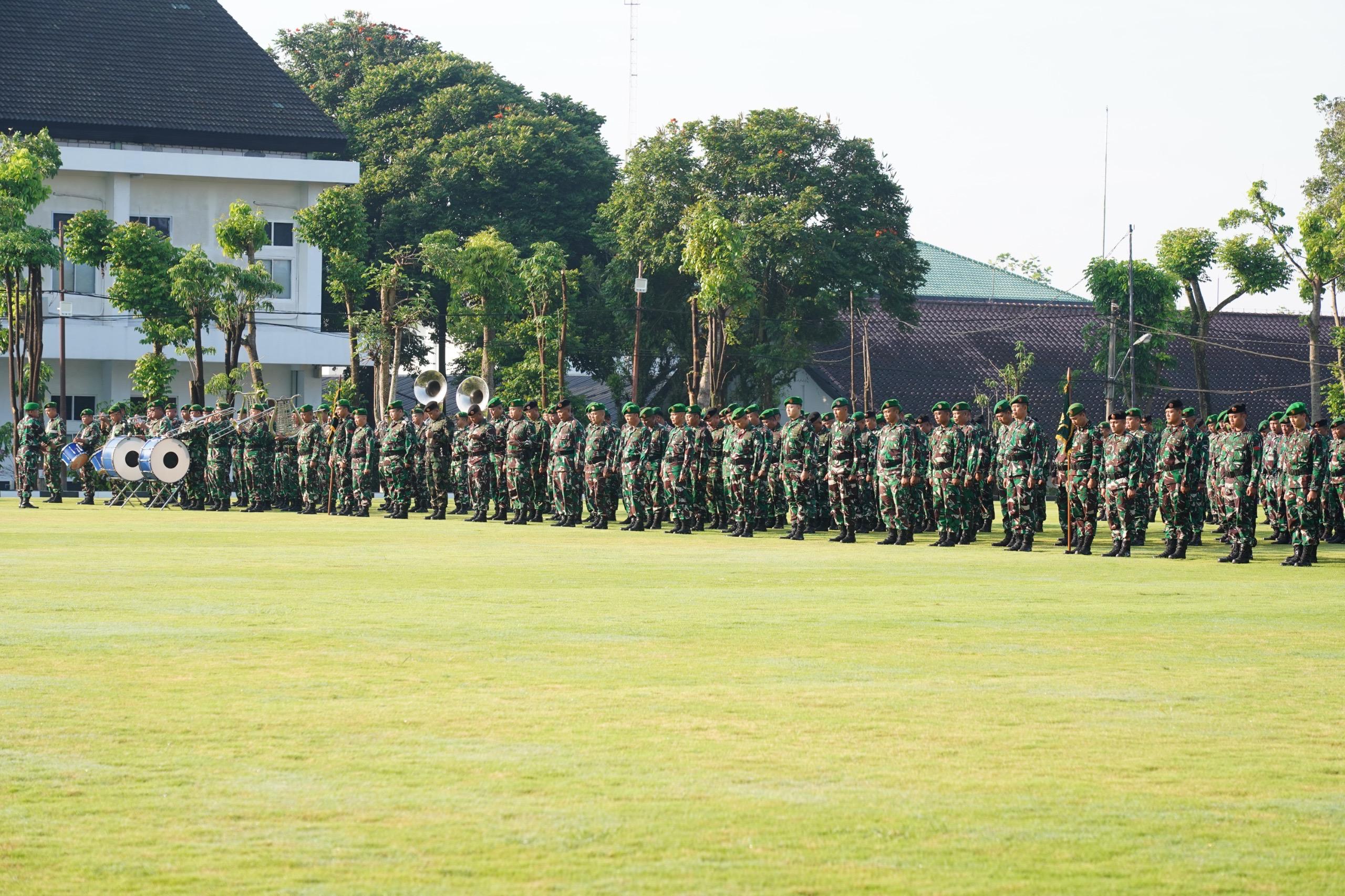 Kakordos Akmil Pimpin Upacara Bendera Minggu Pertama Mei 2025