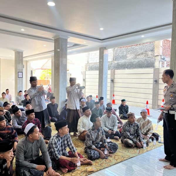 Polisi Gelar Coaching Clinic Road Safety di Pondok Pesantren Probolinggo