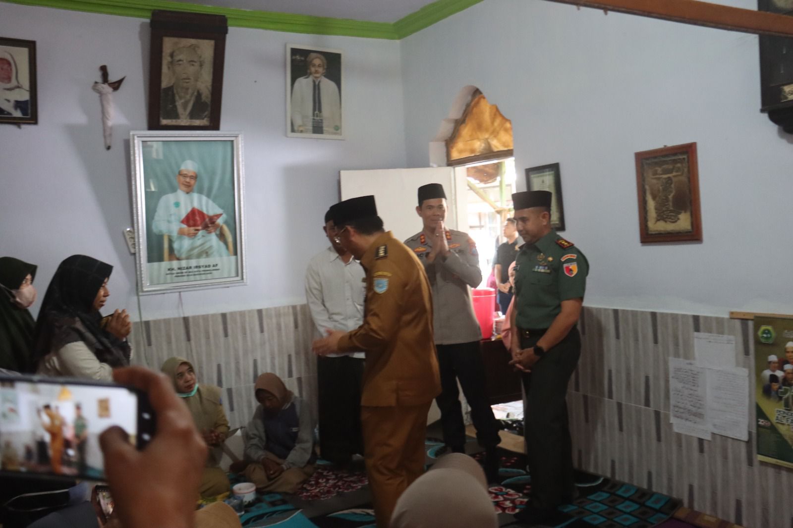 Dandim 0820 Probolinggo Bersama Forkopimda Takziah ke Kediaman MUI