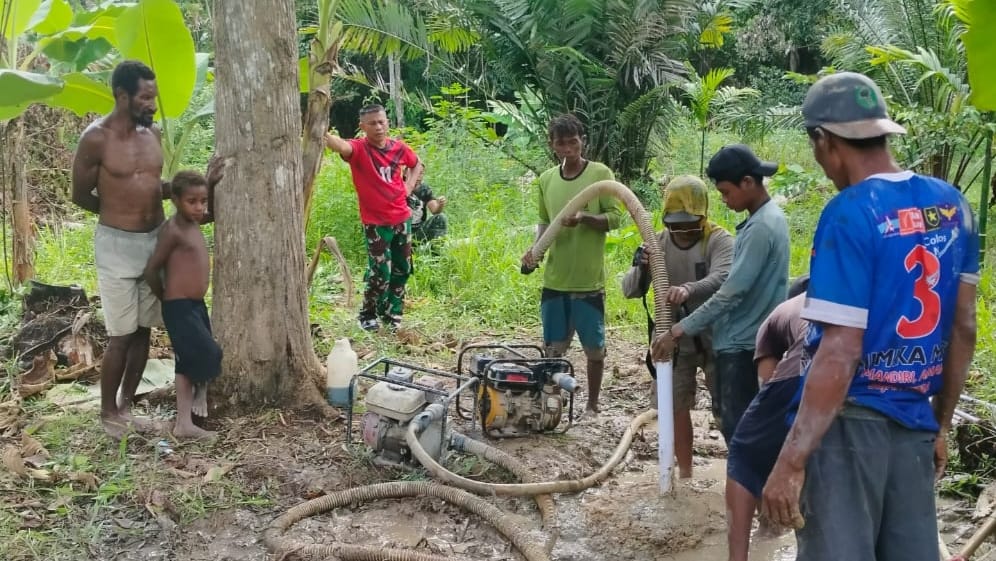 Hari Ketiga, Pembuatan Sumur Bor TMMD Ke-124 Kodim 1710/Mimika Mulai Dikerjakan