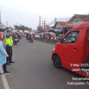 Polsek Cikupa Laksanakan Gatur Lalin Pagi Hari di Depan PT. Cingluh