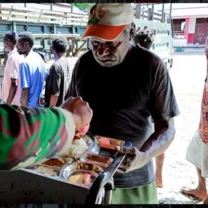 Satgas TMMD Kembali Buka Dapur Lapangan Untuk Warga