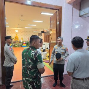 Pastikan Aman, Wakapolresta Tangerang Cek Pengamanan Vihara dalam Rangka Hari Raya Waisak 2569 BE Tahun 2025