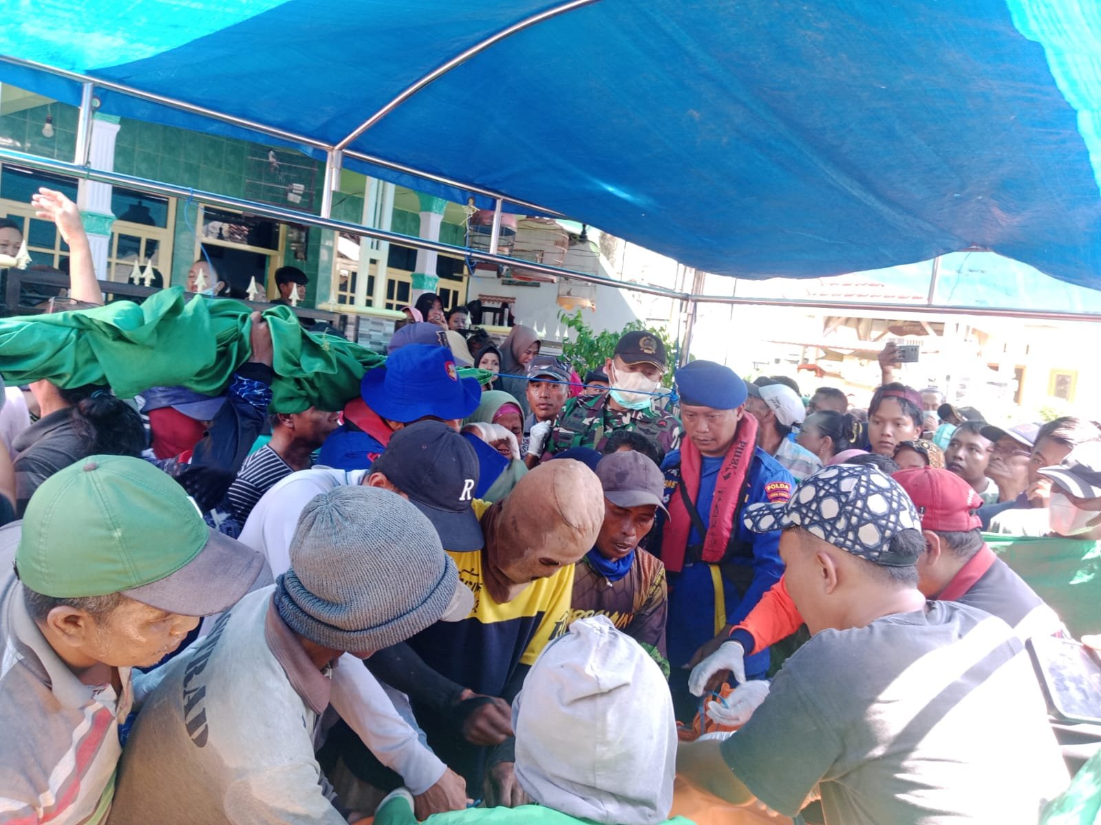 Evakuasi Jasad ABK Hilang di Gili Ketapang oleh Polres Probolinggo Tim SAR