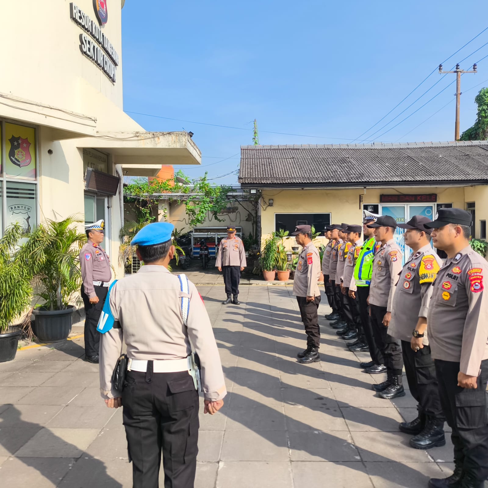 Apel Pagi Personil Polsek Cikupa Dipimpin Kanit Lantas IPTU Udi Muhdi, Dilanjutkan dengan Pengecekan Tahanan