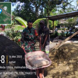 Kebersamaan Bersama Rakyat Babinsa Desa Messa Koramil 1512-01/Weda Bantu Bangun rumah di Desa Binannya