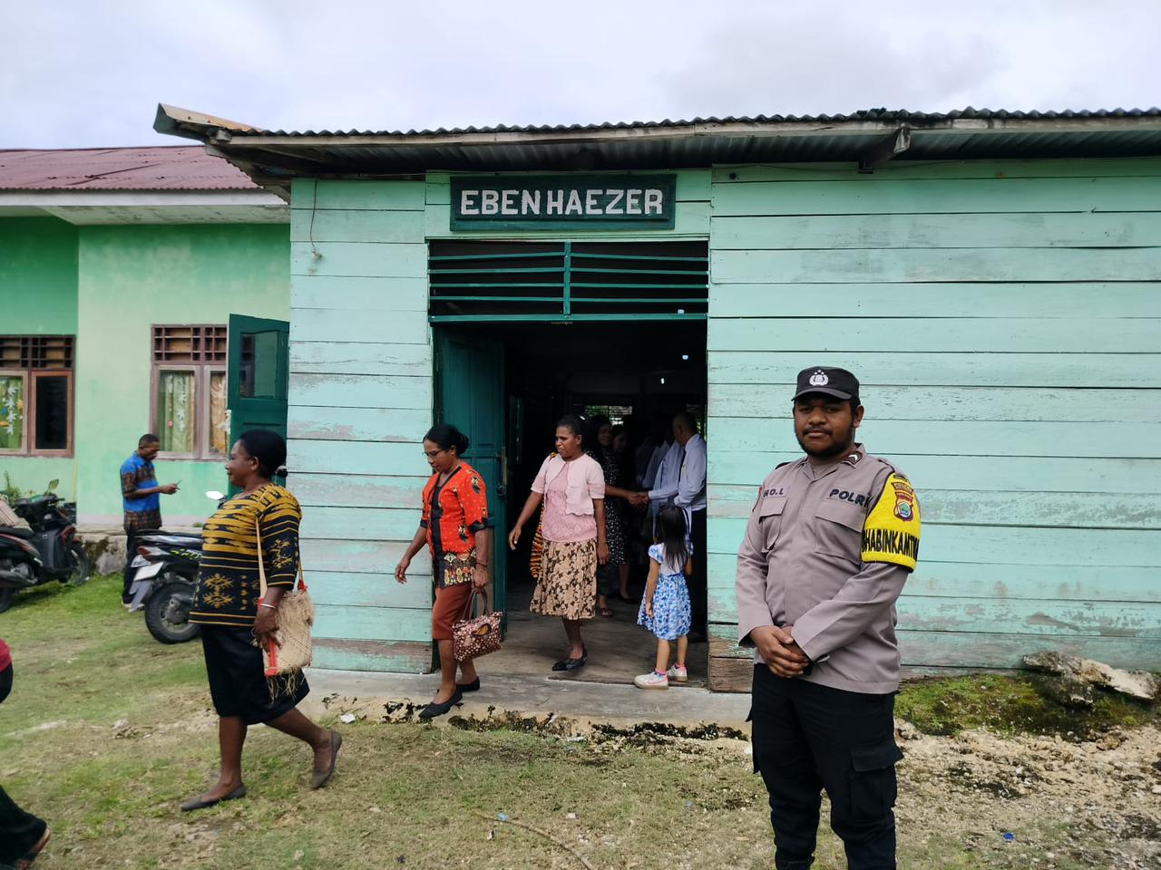 Polres Maybrat Melalui Jajaran Polsek Laksanakan Pengamanan Ibadah Minggu Kasih di Sejumlah Gereja di Kabupaten Maybrat
