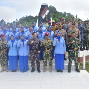 Danyonmarhanlan XIV Hadiri Ziarah Tabur Bunga HUT Koarmada III dan Pasmar 3 di TMP Trijaya sakti