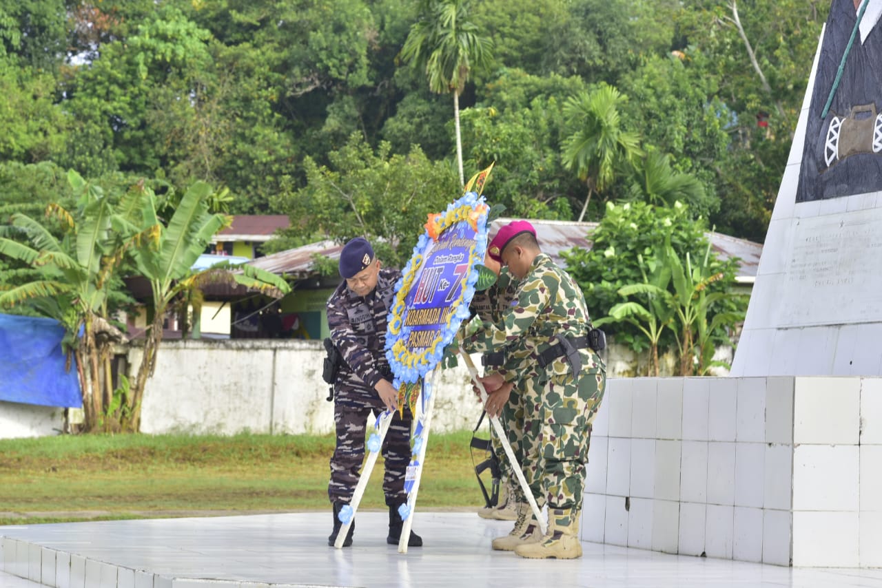 Ziarah Rombongan Peringati HUT ke-7 Koarmada III dan Pasmar 3 di TMP Tri Jaya Sakti Sorong