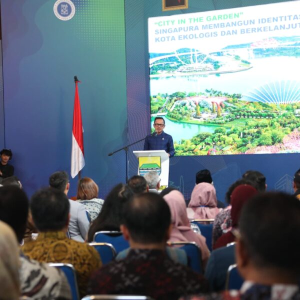 Jadi Keynote Speaker Simposium Bandung Asia Afrika City Network, Wamendagri Bima Arya: Branding Adalah Identitas Kota