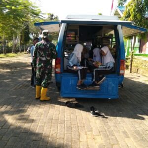 Perpustakaan Keliling TMMD Disambut Antusias Siswa SD di Tanah Laut Perpustakaan Keliling TMMD Disambut Antusias Siswa SD di Tanah Laut