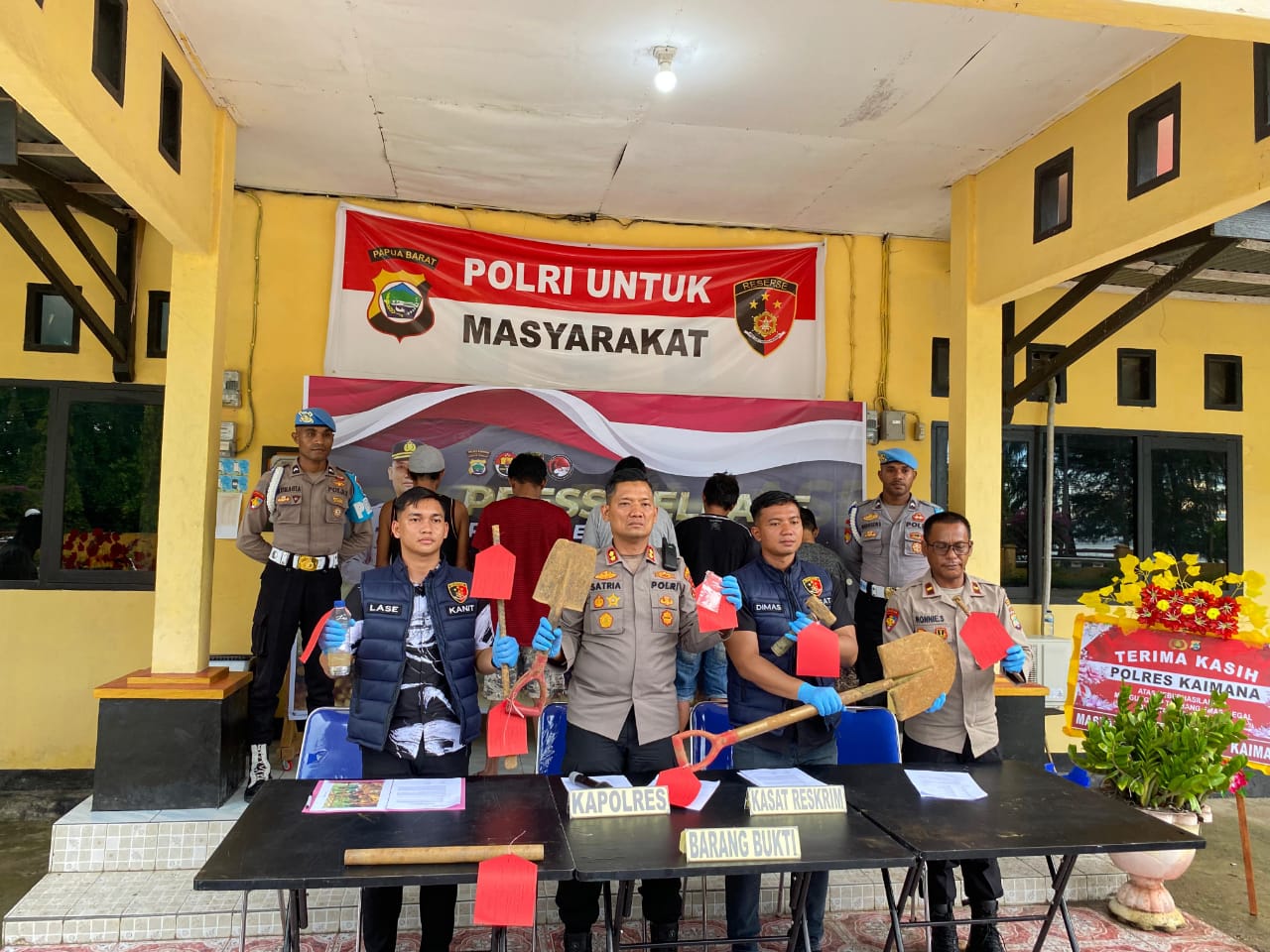 Terlibat Penambangan Emas Tanpa Izin, Lima orang Masyarakat diamankan Polres Kaimana beserta sejumlah Barang bukti