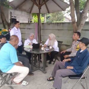 Bhabinkamtibmas Kelurahan Sukamulya Sambangi Kantor Lurah, Sampaikan Pesan Kamtibmas