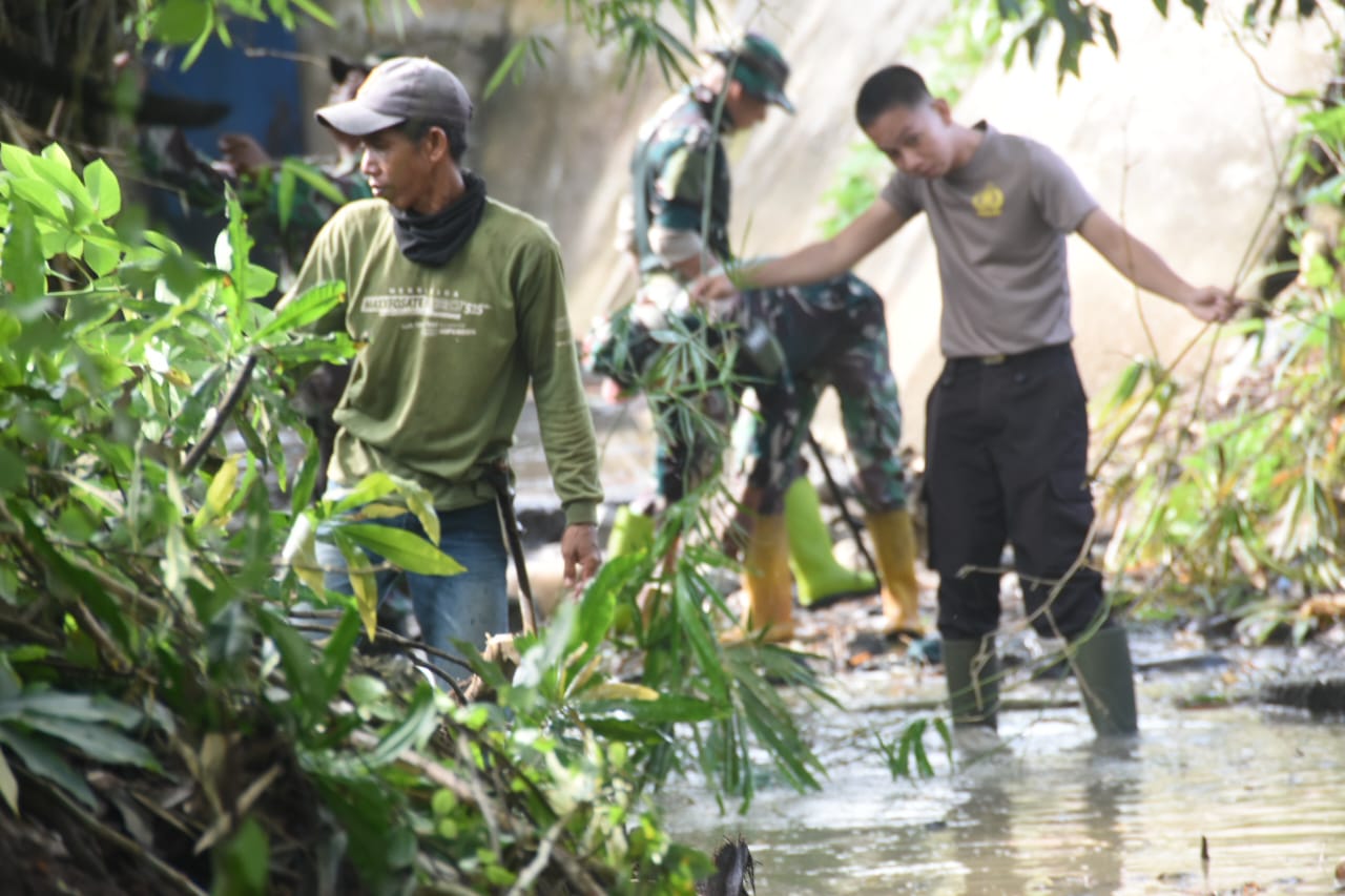 Satgas TMMD Bersihkan Sungai Pengambau Hilir, Cegah Banjir Musim Hujan
