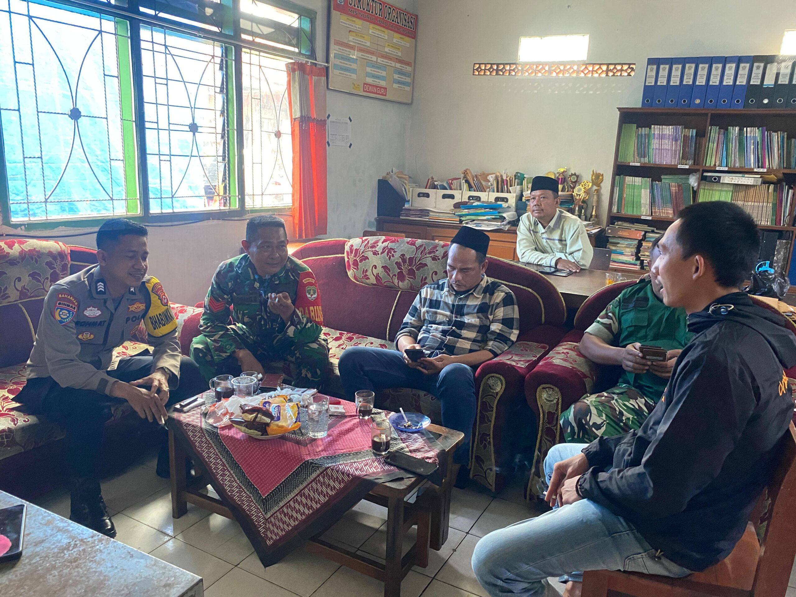 Bhabinkamtibmas dan Babinsa Sambangi Kepala Desa Talagasari, Perkuat Sinergi untuk Harkamtibmas