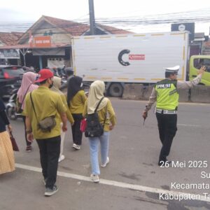 Anggota Polsek Cikupa Laksanakan Gatur Lalin Pagi Hari di Depan PT. Cingluh