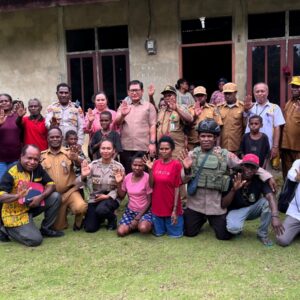 Komnas HAM RI Didampingi Kapolres Maybrat Lakukan Kunjungan Lapangan ke Masyarakat Eksodus di Distrik Aifat Selatan