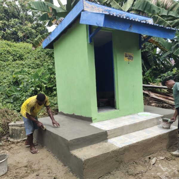 Satgas TMMD Kejar Target, Rehabilitasi MCK di Kampung Yeflio Hampir Rampung