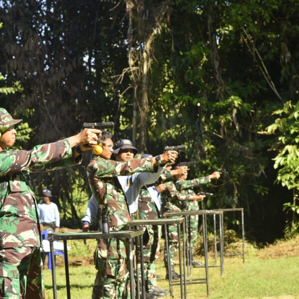 Perwira Koarmada III Asah Kemampuan Menembak : Tingkatkan Ketangkasan Prajurit