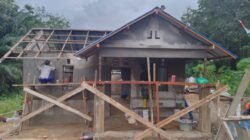 TMMD Kodim 1009 Tuntaskan Atap Rumah Pak Cahyo yang Bocor